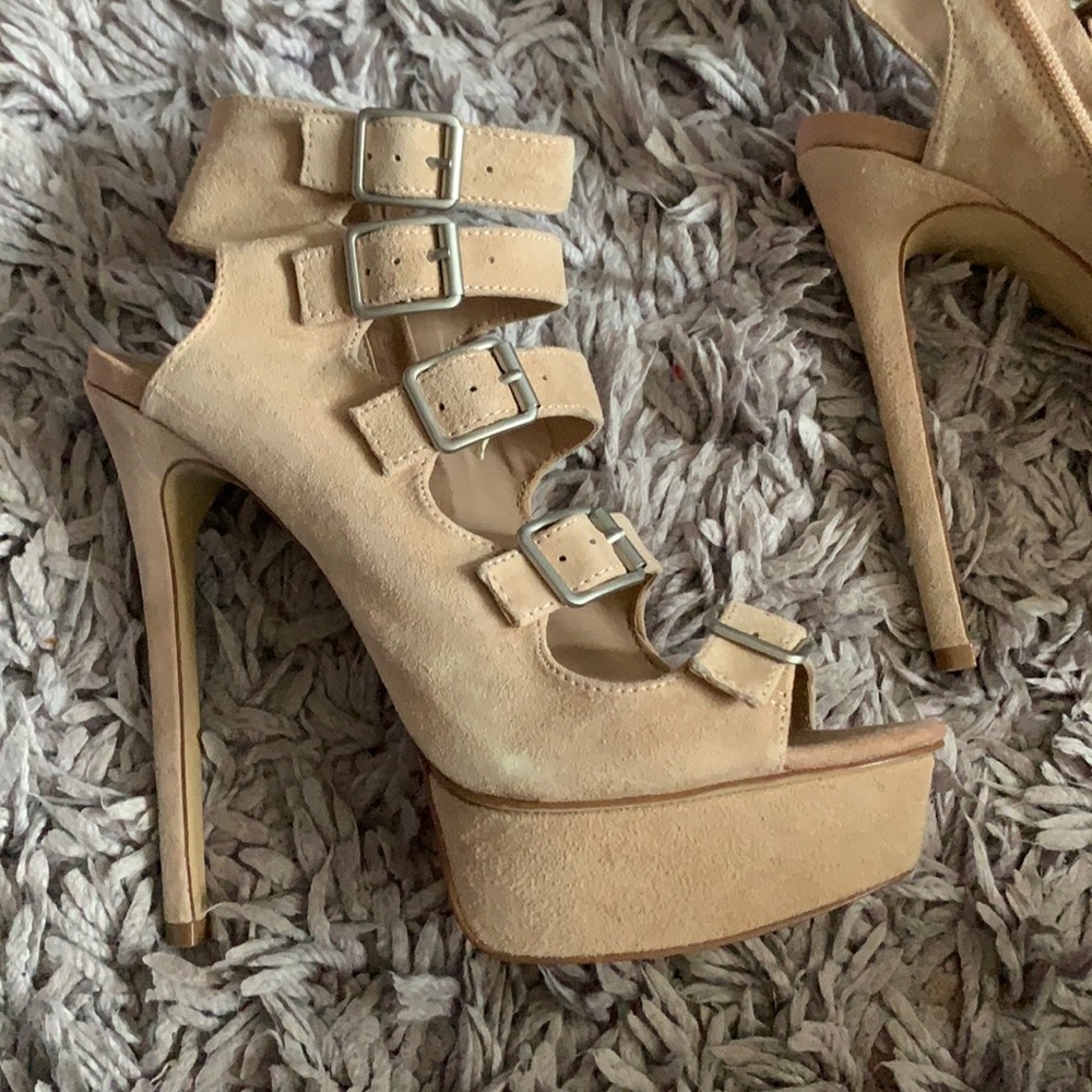 Steve Madden Nude heels